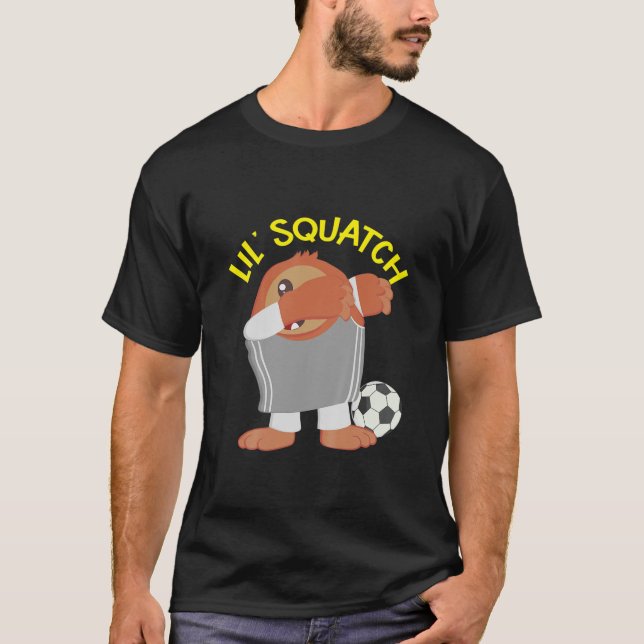 Kinder Lil Squatch Niedlich Baby Bigfoot Soccer Pl T-Shirt (Vorderseite)