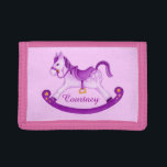 Kinder lila Rockpferd individuelle Name Tri-fold Portemonnaie<br><div class="desc">Reitpferde-Brieftasche für Kinder passen sich Ihrem Namen an. Dieses Beispiel lautet Courtney. Niedliches kleines Portemonnaie oder Portemonnaie für junge Reitfans und Kinder,  die Rockpferde und kleine Ponys Liebe. Einzigartig bemalt und entworfen von Sarah Trett.</div>