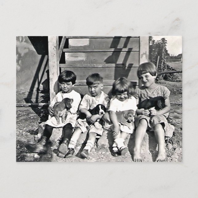 Kinder mit Welpen Postkarte (Vorderseite)