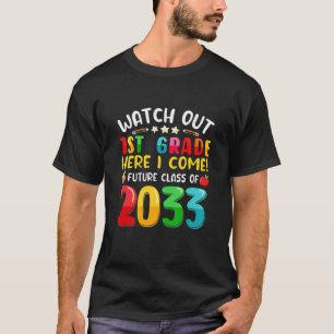 Kinder schauen sich den 1. Klasse an, hier komme i T-Shirt