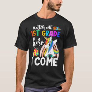 Kinder schauen sich den ersten Grad an, hier komme T-Shirt
