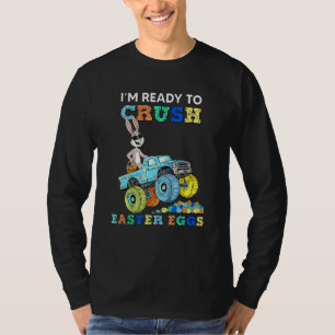 Kinder sind bereit, Ostereier-Kaninchen in einem M T-Shirt