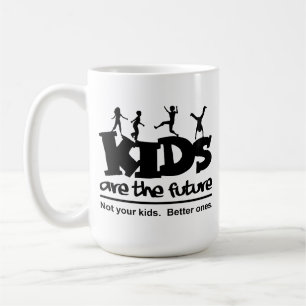 Kinder sind die zukünftigen Kinder, die sich in de Kaffeetasse