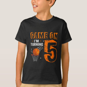 Kinder Spiel On I m Turning 5 Basketball 5. Geburt T-Shirt