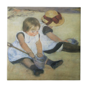 Kinder spielen am Strand von Mary Cassatt Fliese