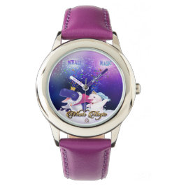 Kinder und Prinzessin von Walen beobachten Armbanduhr