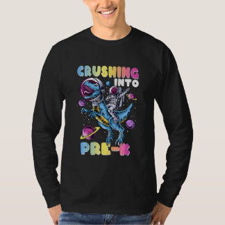 Kinder zerdrücken den Dinosaurier-Astronauten im V T-Shirt