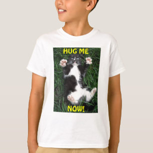 Kinder zu kleiden, die mich jetzt umarmen! T-Shirt