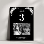 Kinderfotos Fotos Gothic Black Wedding Tischnummer<br><div class="desc">Entdecken Sie Ihren Hochzeitstisch mit dieser Zahlenkarte, mit Schwarz-Weiß-Blumenbildern, Bräuten- und Bräutigams Kinderbildern und individuellem Text Ihrer Wahl. Fügen Sie einfach Ihre eigenen Daten hinzu, indem Sie auf die Option "Personalisieren" klicken. 🌸 BITTE BEACHTEN: Die Größe dieser Karte beträgt 3, 5" x 5". Wenn Sie eine größere Größe haben möchten,...</div>