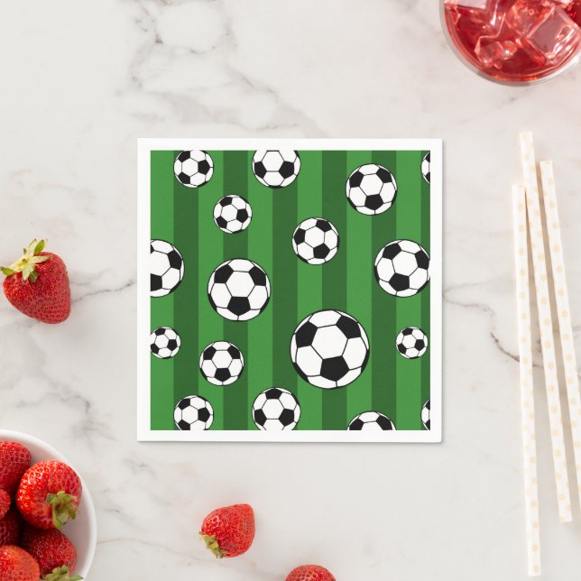 Kinderfußball-Muster auf grünen Streifen Geburtsta Serviette (Beispiel)