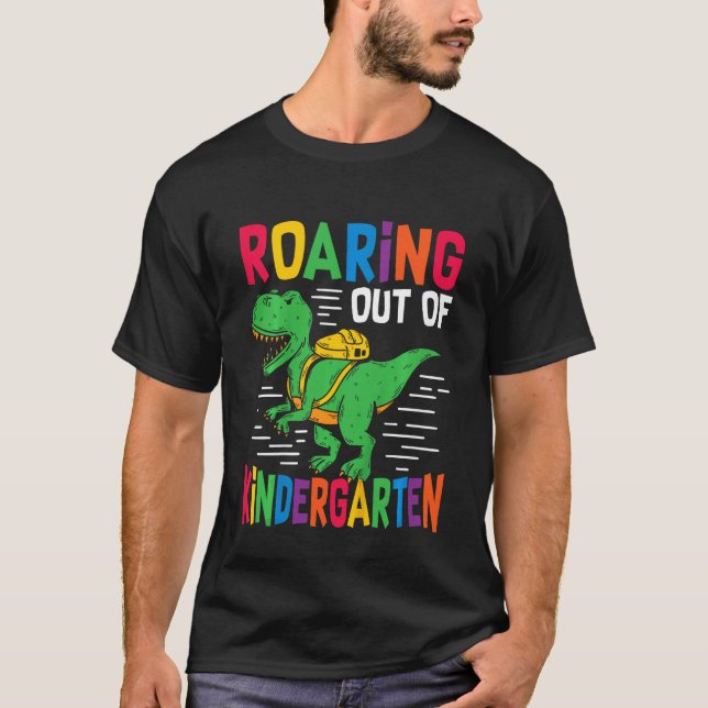 Kindergarten Abschluss rauscht aus den Kindern T-Shirt (Vorderseite)