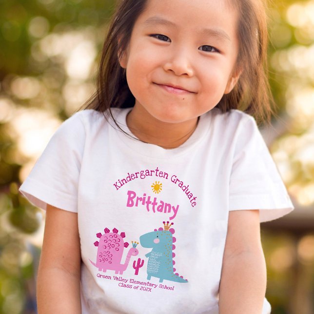 Kindergarten Girl Abschluss Dinosaur Individuelle  T-Shirt (Von Creator hochgeladen)