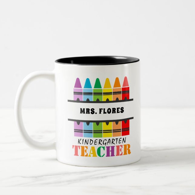 Kindergarten Lehrer Bunte Crayons Personalisiert Zweifarbige Tasse (Links)