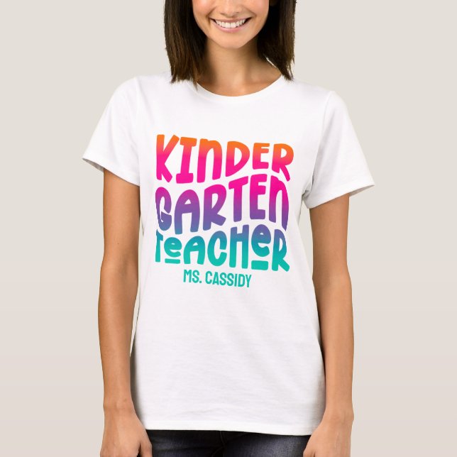Kindergarten Lehrerin farbenfrohe Ombre Text T-Shirt (Vorderseite)