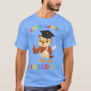 Kindergarten nagelte It Graduation Cap Vater Owl T T-Shirt
