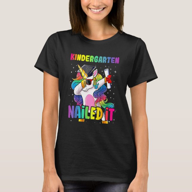 Kindergarten Nails It Abschluss Dabbing Unicorn T-Shirt (Vorderseite)
