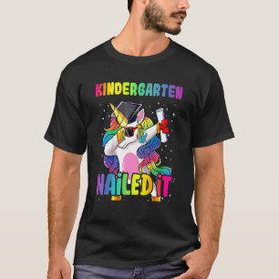 Kindergarten Nails It Abschluss Dabbing Unicorn T-Shirt