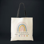 Kindergarten Tasche: Rainbow Crayon Gift Tragetasche<br><div class="desc">Die Rainbow Crayons Kindergarten Teacher Gift Tote Bag Ein niedliches Geschenk für den größten Lehrer der Welt! Ein perfektes Geschenk für Ihren Lieblings-Grundschullehrer zu Weihnachten, zurück zur Schule oder zum Lehrerwertungstag. Die Tasche ist in einem modernen Schriftart entworfen und mit einem farbenfrohen Regenbogenrand dekoriert. Alle Texte können bearbeitet werden, und...</div>