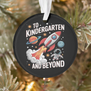 Kindergarten und darüber hinaus Astronaut Zurück z Ornament