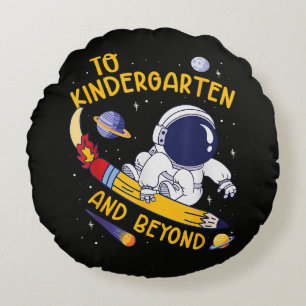 Kindergarten und darüber hinaus Astronaut Zurück z Rundes Kissen