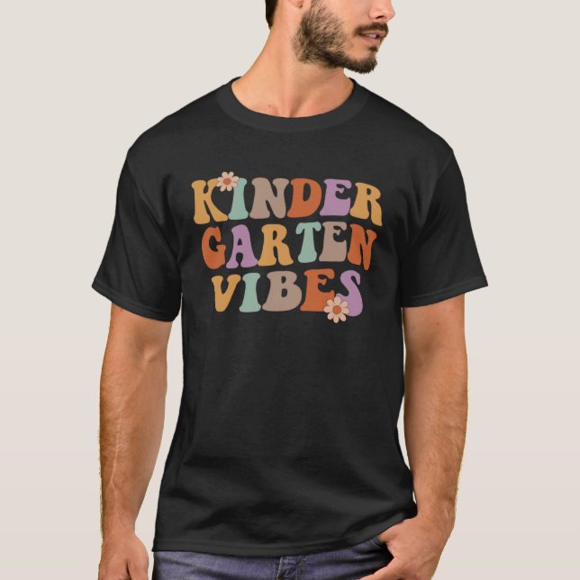 Kindergarten Vibes Back to School Retro Kindergart T-Shirt (Vorderseite)