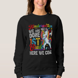 Kindergarten Wir sind fertig 1. Klasse hier kommen Sweatshirt