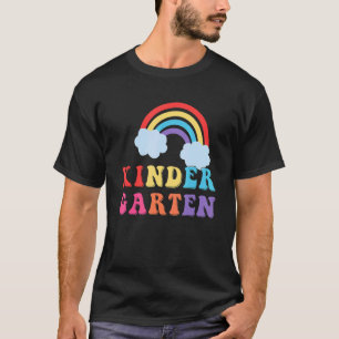 Kindergartenwolken und Regenbogen T-Shirt