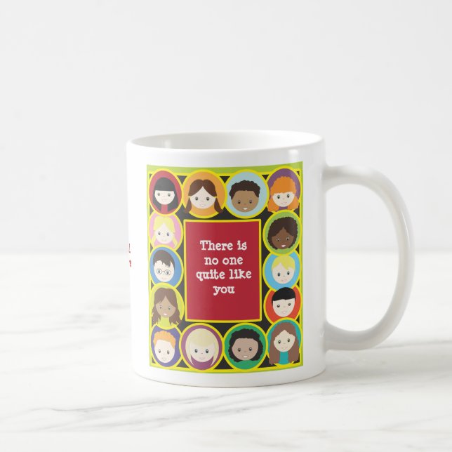 Kindergesichts-Diversity-Lehrer personifizieren Kaffeetasse (Rechts)