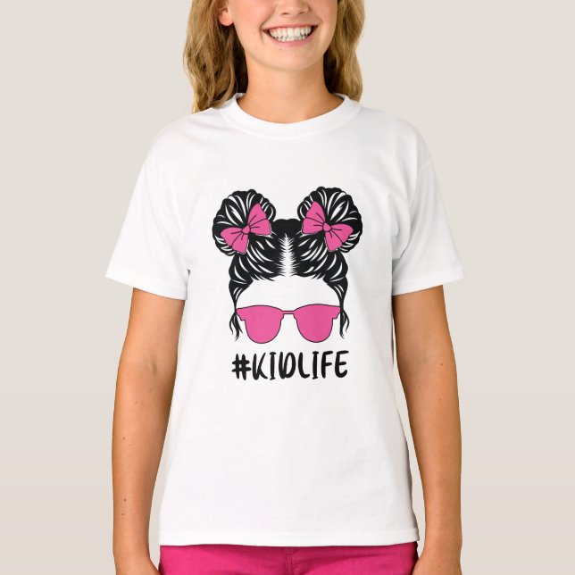 Kinderleben Girl Messy Bun mit Niedlicher rosa Son T-Shirt (Vorderseite)