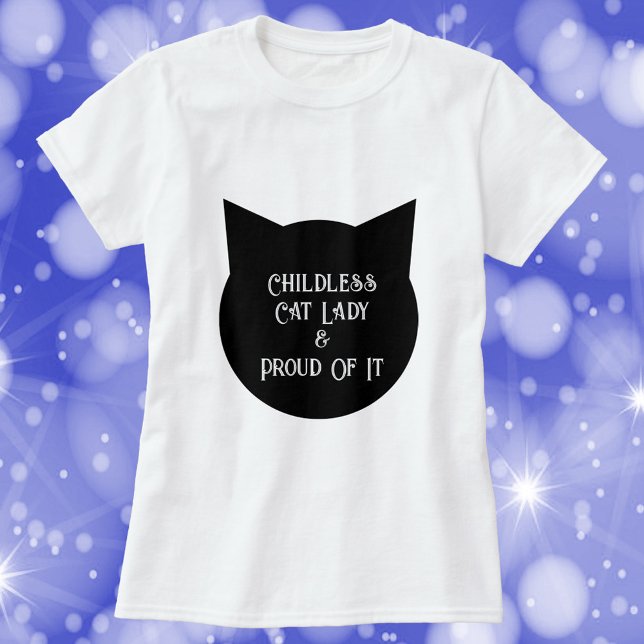 Kinderlose Katze Lady und Stolz darauf T-Shirt (A funny shirt that says Childless Cat Lady & Proud of It)