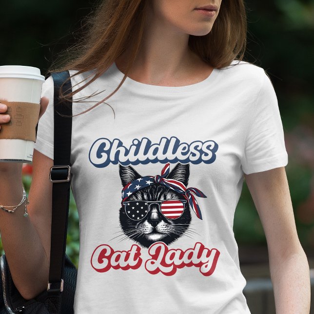 Kinderlose Katze Patriotische Wahl 2024 T-Shirt (Von Creator hochgeladen)