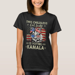Kinderlose Katzenlady wählt Kamala Harris 2024 2 T-Shirt