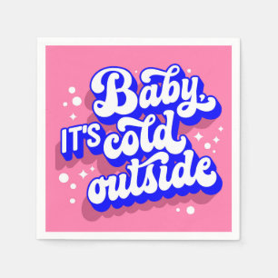 Kindermädchen, kalt draußen im Winter. Serviette