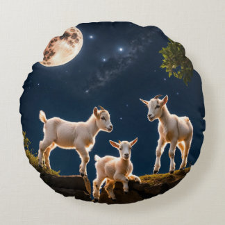 "Kindermondflug: Whimsical Baby Goat Pillo Rundes Kissen