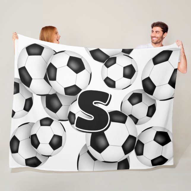 Kindermonogramm mit riesigen Fußballbällen Fleecedecke (Beispiel)
