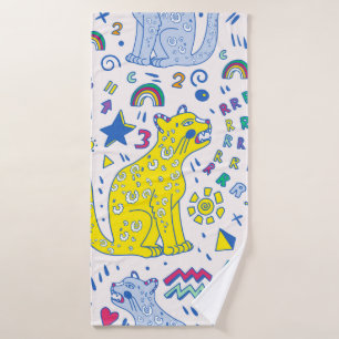 kindliches Muster mit Tiger, Briefen, Regenbogen, Badehandtuch