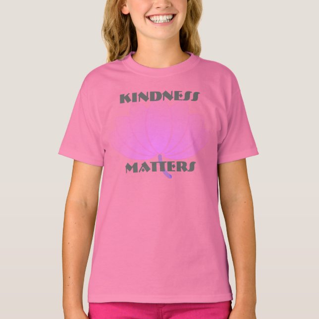 Kindness Materie Open Petals Pink Blume T-Shirt (Vorderseite)