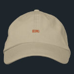 "KING" bestickte Khaki Cotton Cap Baseballkappe<br><div class="desc">Moderne KING Khaki Verstellbare Kappe: Diese moderne Kappe auf der klassischen Kappe bestickt mit "KING" in einem eleganten,  zeitgenössischen Schriftart auf einem khaki-Baumwolluntergrund. Das verstellbare Design bietet eine komfortable und stilvolle Passform.</div>