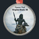 King Neptune Park, Virginia Beach, VA Ornament Aus Metall<br><div class="desc">Nah von der Königsstatue Neptun,  am Neptun Park,  Virginia Beach,  VA.</div>