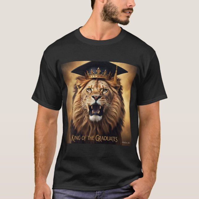 King of the Graduates Lion Roaring Mens Tshirt (Vorderseite)