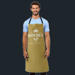 King of The Kitchen Feinschmecker Männer Personali Schürze<br><div class="desc">Perfektes Geschenk für deinen Vater,  Opa,  Bruder oder jeden wichtigen Mann in deinem Leben,  der Lieben zum Kochen! Gold-Schürze. Personalisieren Sie Ihre ganz einfach auf der Zuhause!</div>