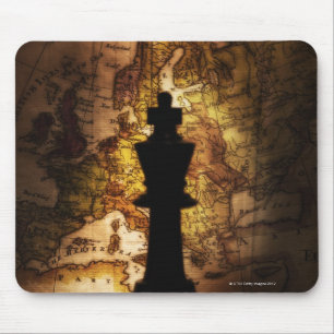 King Schach auf der alten Weltkarte Mousepad