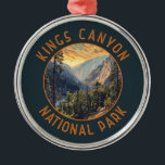 Kings Canyon Nationalpark Retro Distressed Circle Ornament Aus Metall<br><div class="desc">Kings Canyon Vektorgrafik Design. Der Park ist bekannt für seine riesigen Sequoia-Bäume,  insbesondere den gigantischen Grant-Baum in Grant Grove.</div>