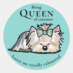 KiniArt Yorkie Queen of Cuteness Runder Aufkleber
