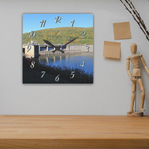 Kinzua Dam farbenfrohe, malerische Fallsichten Quadratische Wanduhr