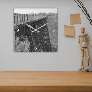 Kinzua Skywalk Monochrome Eisenbahnbrücke Quadratische Wanduhr