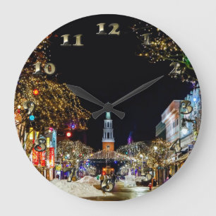 Kirche der Weihnachtsstraße und Schnee Große Wanduhr