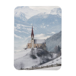 Kirche in einer alpinen Winterlandschaft Magnet