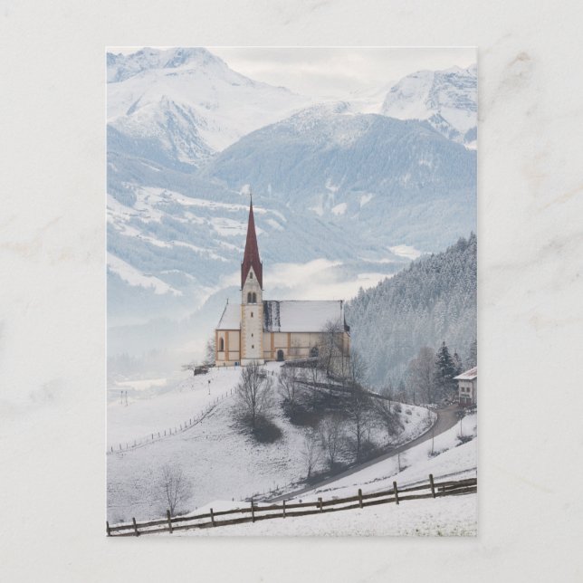 Kirche in einer alpinen Winterlandschaft Postkarte (Vorderseite)