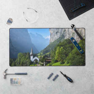 Kirche in Lauterbrunnen, Schweiz Schreibtischunterlage